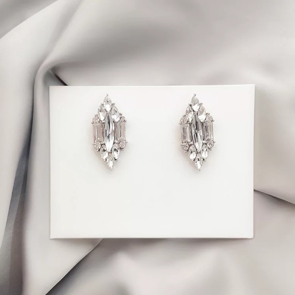 Jewelry - 💎 Delicate Shiny Geometric Drop Earrings 💎